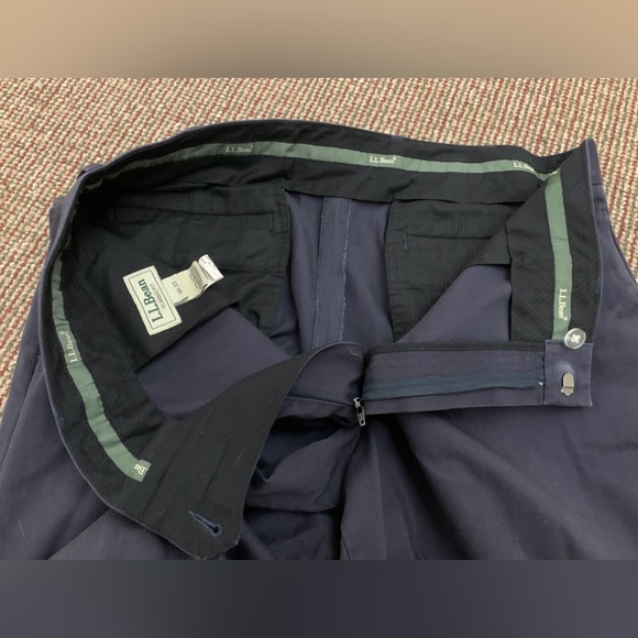 Men's 37 x 30 L. L. Bean 100% Cotton Classic Fit Flat Front Navy Chino Pants - Picture 10 of 13